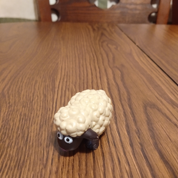 B. Toys – Baa-Baa-Barn Musical Farm Set - Picture 1 of 8